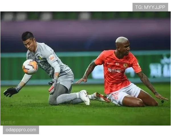 张琳芃右后卫直塞破防，本赛季对位边锋压制策略解析